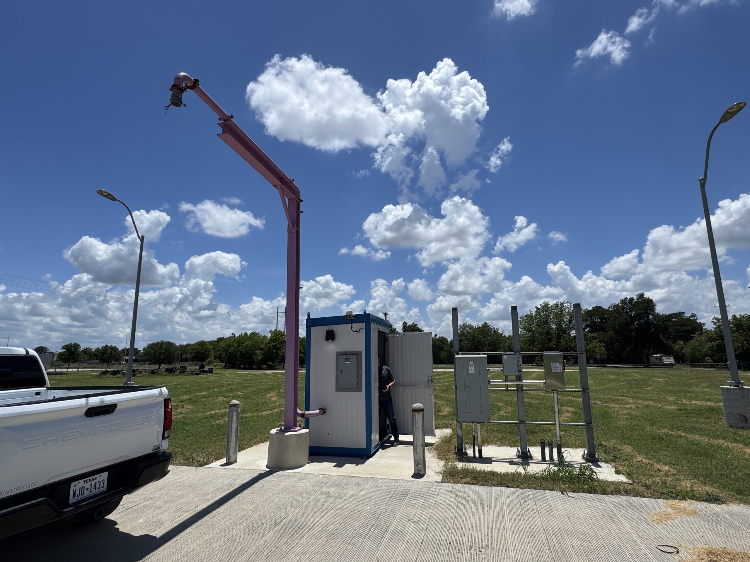 Whether you're filling tankers in the field or offering community access to reclaimed water, every Flowpoint Bulk Water Dispensing Station is designed and built for intelligence, security and simplicity.
